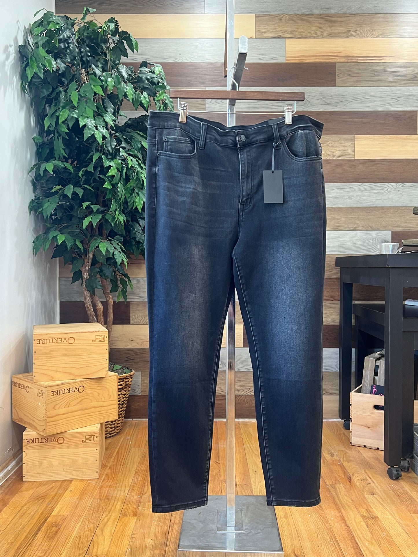 WASHED BLACK PLUS HIGH-RISE SKINNY ANKLE DENIM PANTS