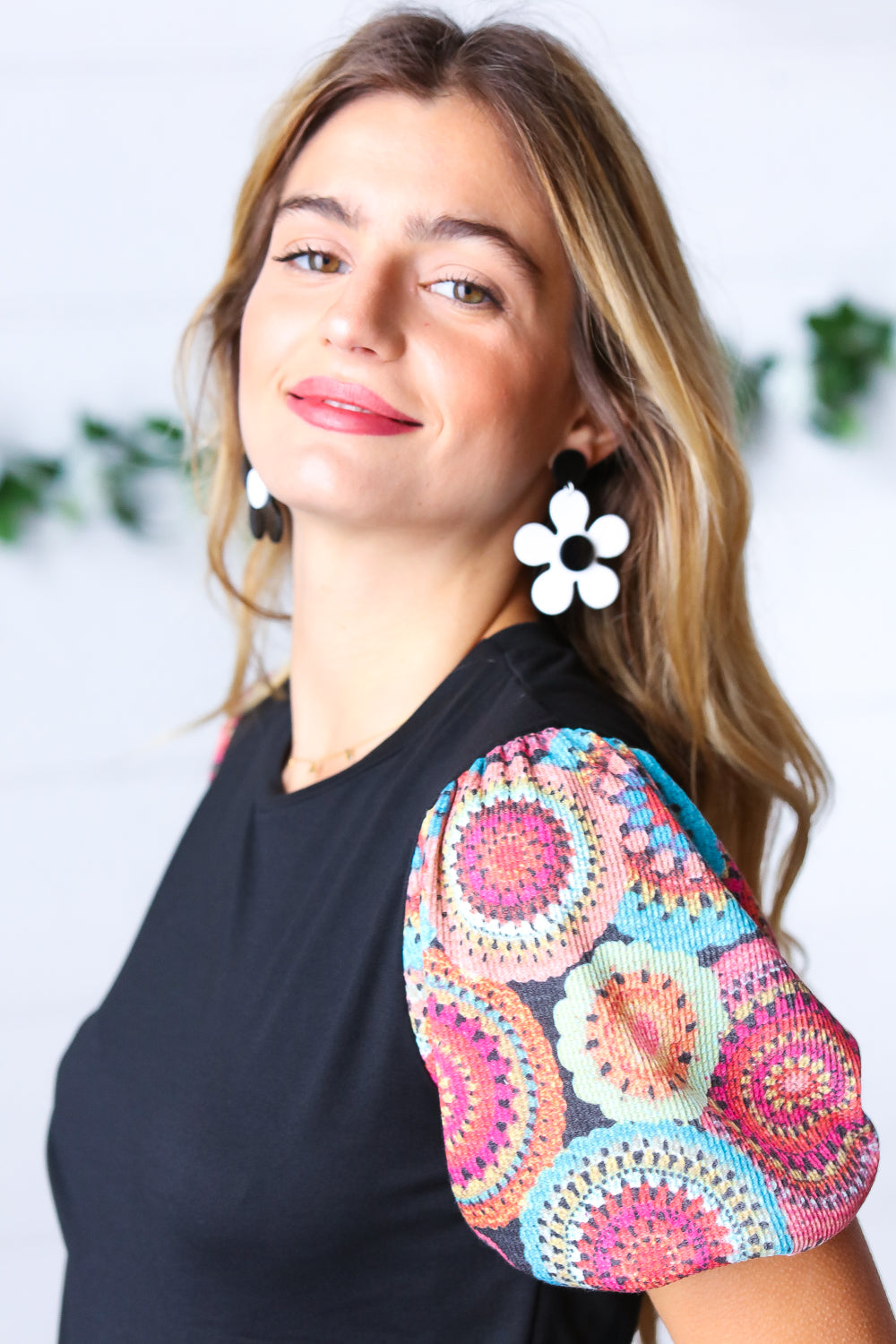 Black & White Mod Daisy Dangle Earrings