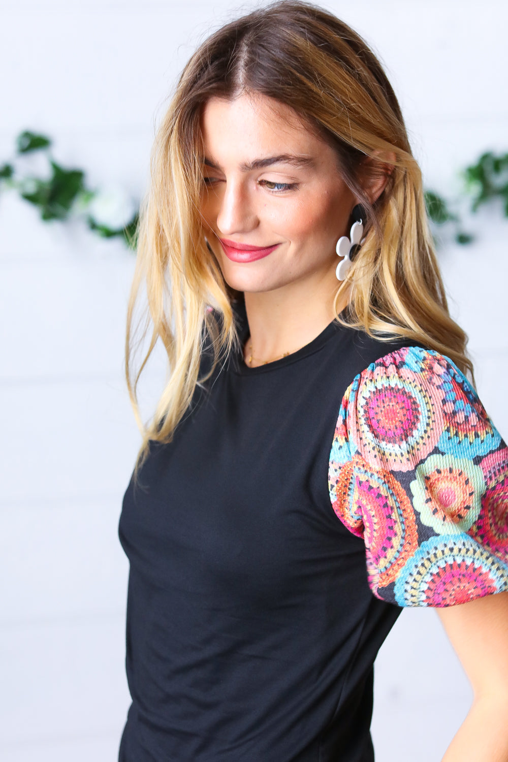 Black & White Mod Daisy Dangle Earrings
