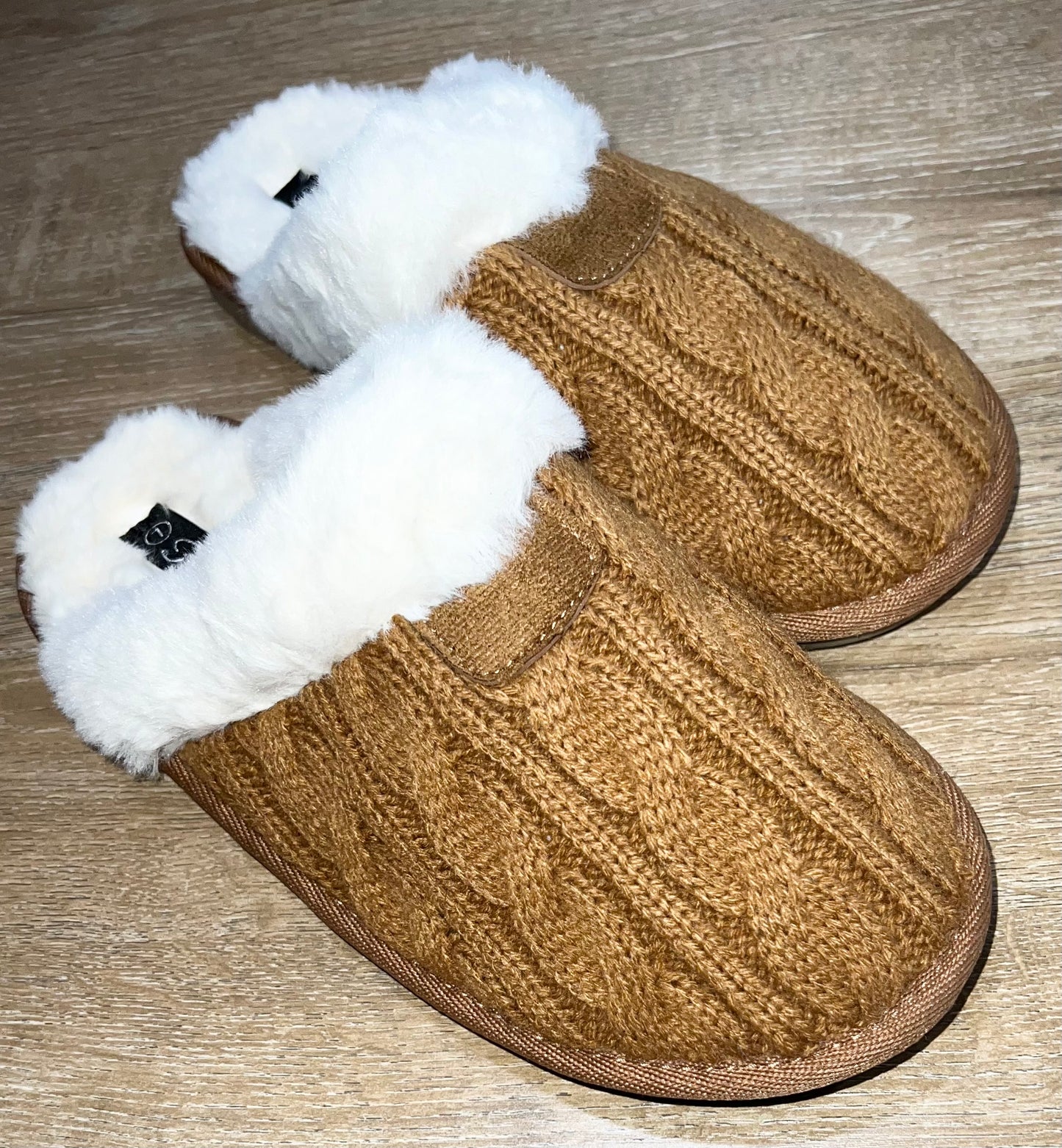 Cable Knit Furry Slippers